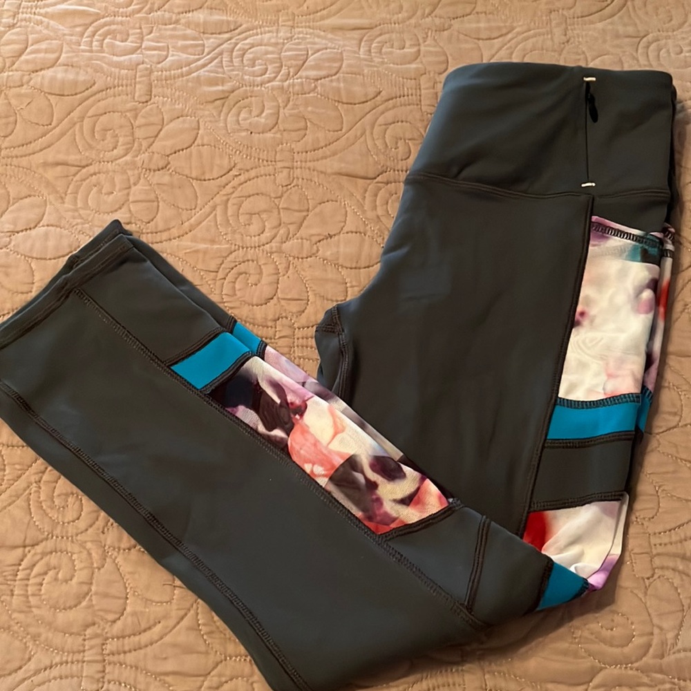 Calia Floral Mesh Capri Leggings